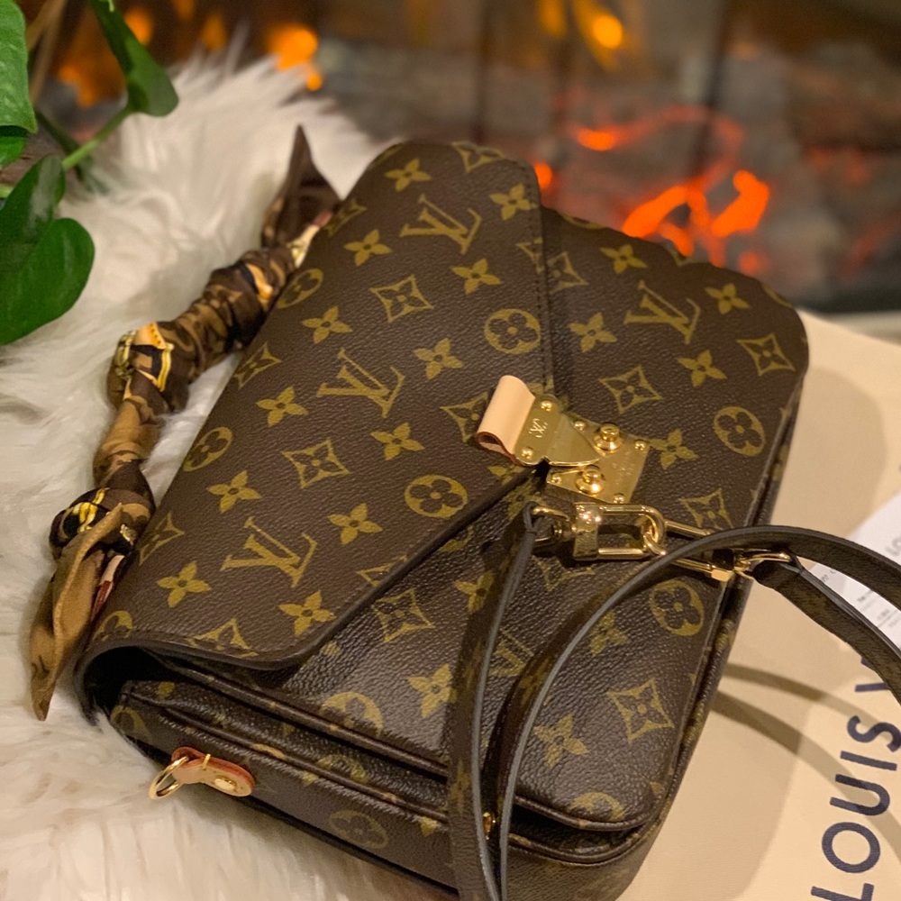 Louis Vuitton Pochette Metis - Picture 16 of 16